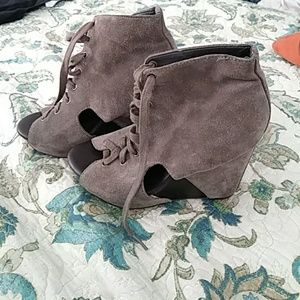 Lucky Brand ankle booties size 7.5